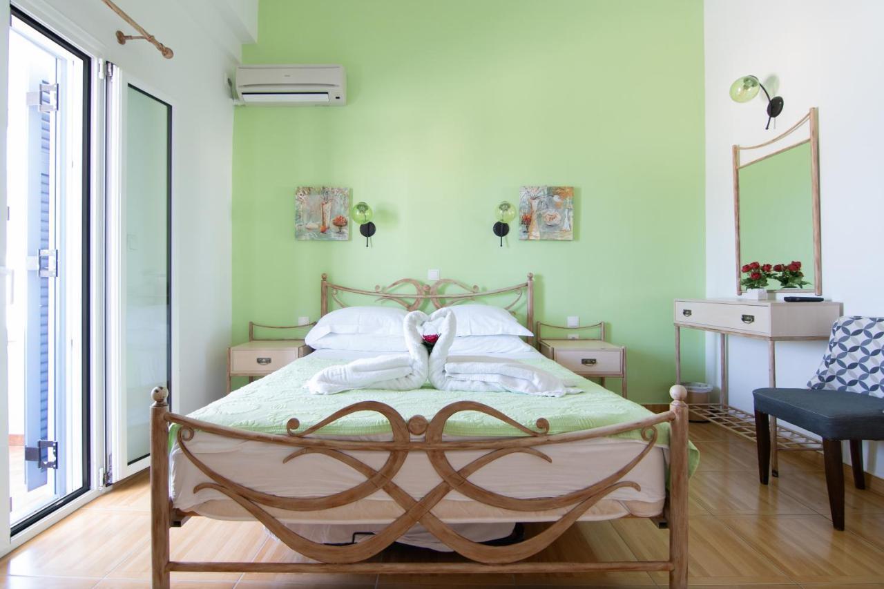 Coralli Rooms & Restaurant เอลาฟอนนิซอส ภายนอก รูปภาพ