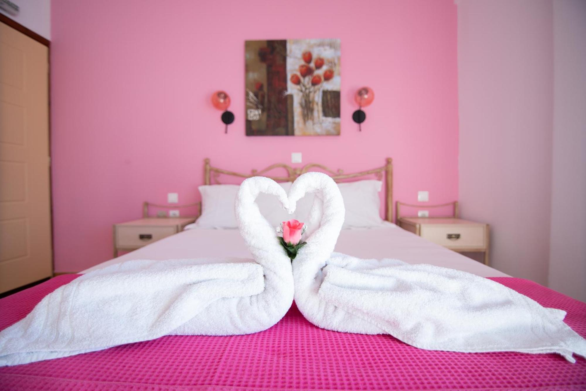 Coralli Rooms & Restaurant เอลาฟอนนิซอส ภายนอก รูปภาพ