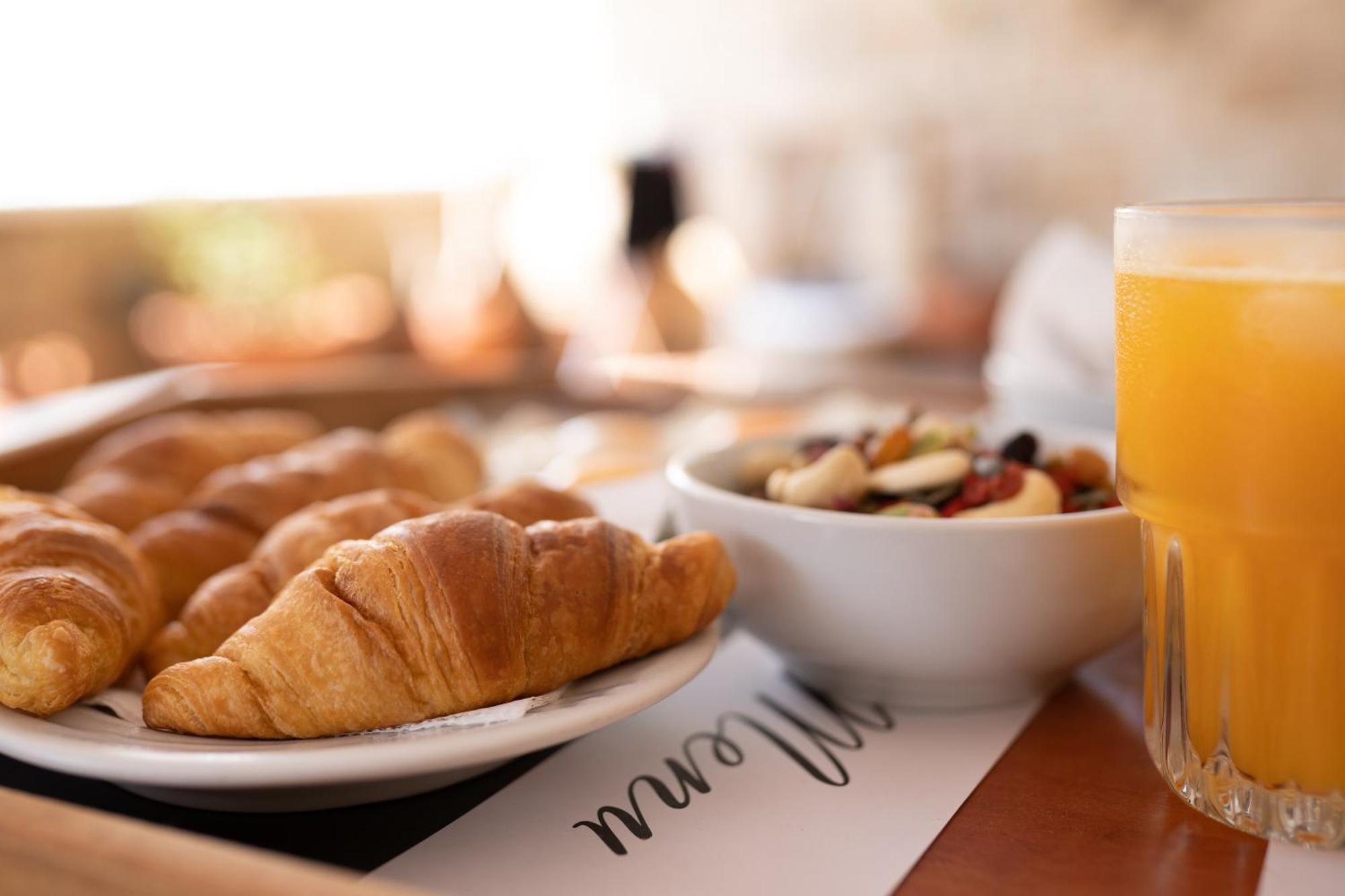 Coralli Rooms & Restaurant เอลาฟอนนิซอส ภายนอก รูปภาพ