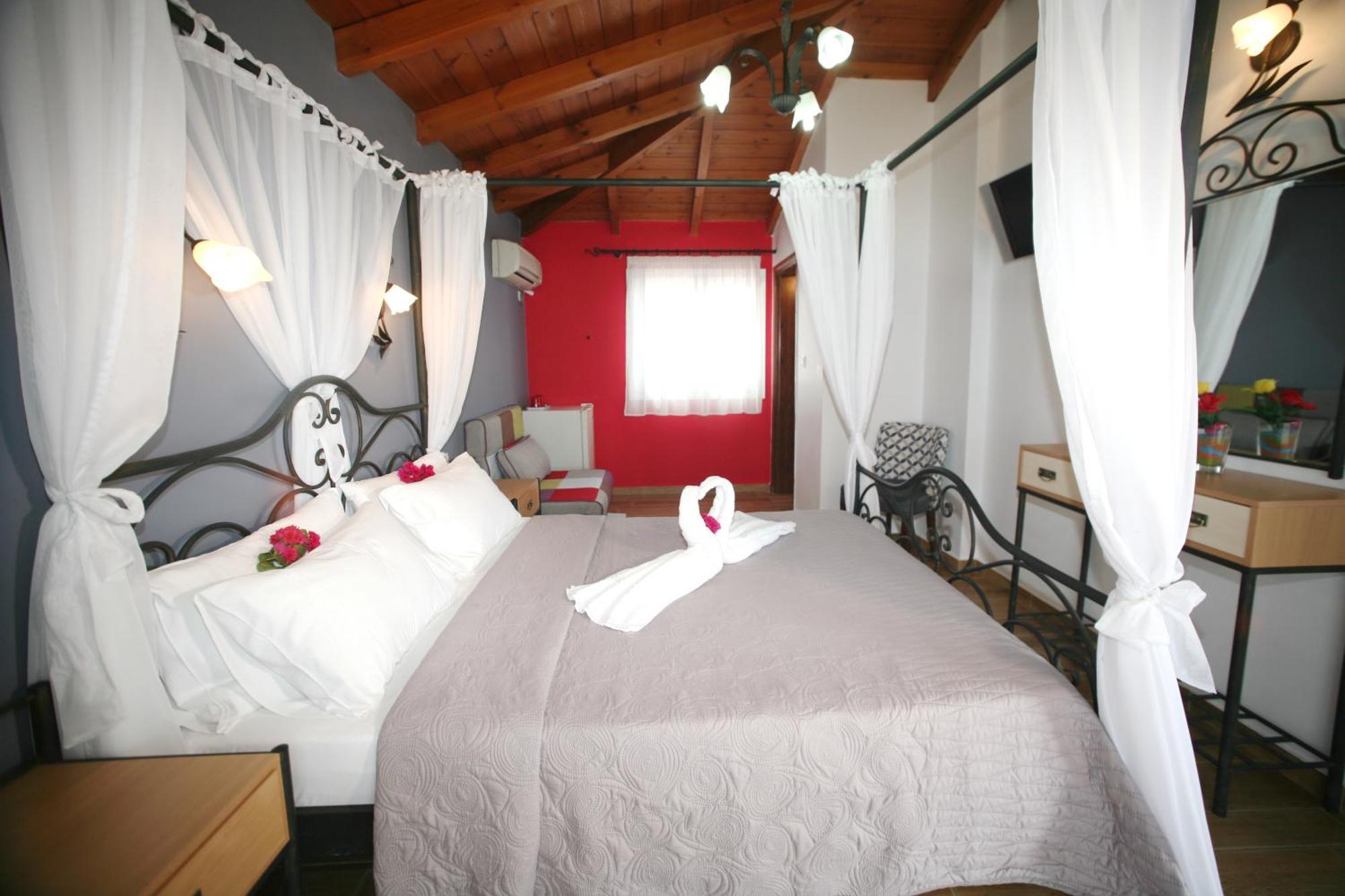 Coralli Rooms & Restaurant เอลาฟอนนิซอส ภายนอก รูปภาพ