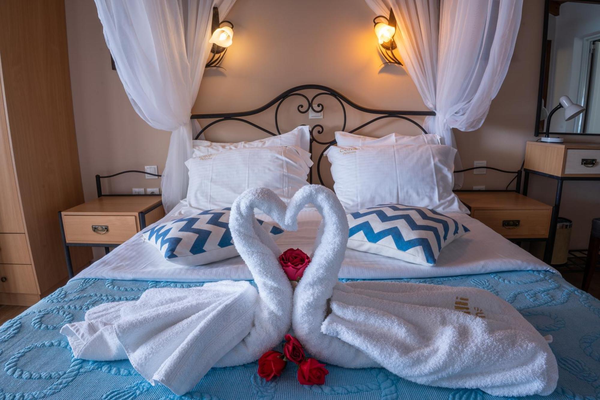 Coralli Rooms & Restaurant เอลาฟอนนิซอส ภายนอก รูปภาพ